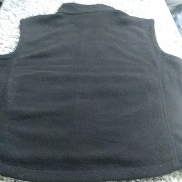 Mens black fleece vest. - Picture 4 of 4